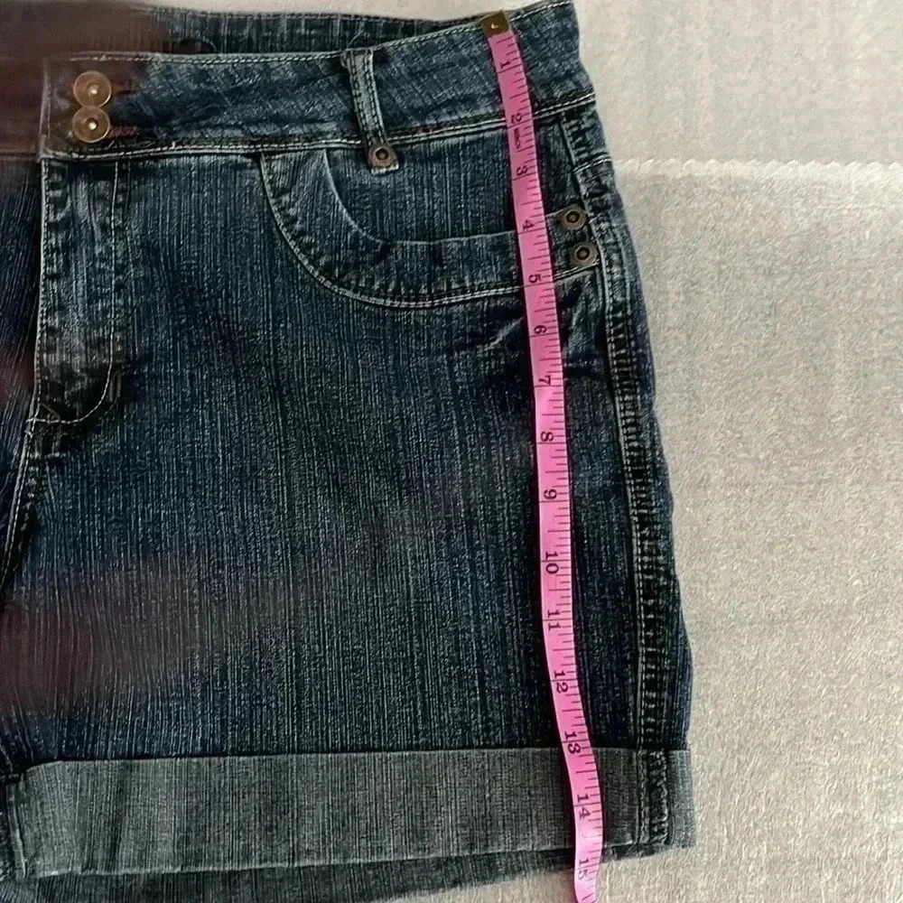 [12]Vintage Revolt Dark Wash Jeans Shorts  with folded Hem - Picture 6 of 7